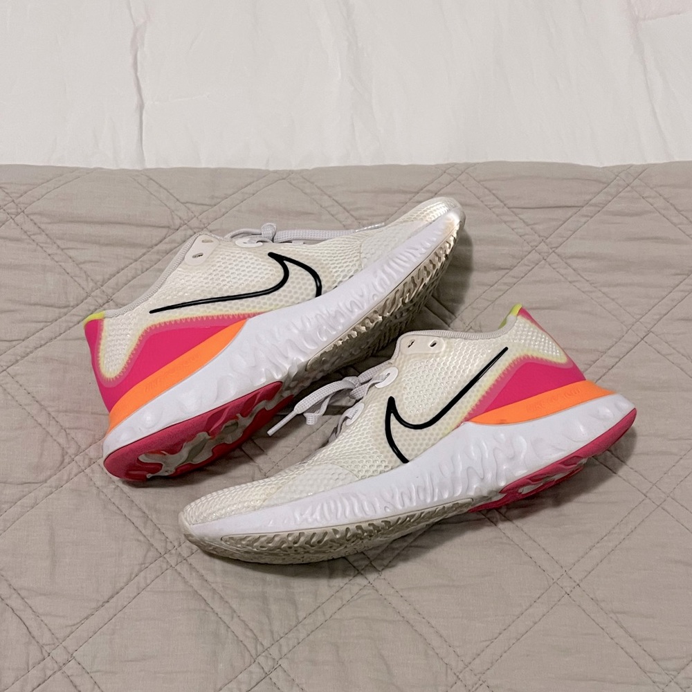 Womens Nike Free Runs 8.5